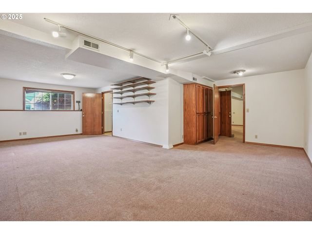 704 Se GREENWAY Dr, Gresham, OR 97080