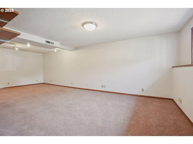 704 Se GREENWAY Dr, Gresham, OR 97080