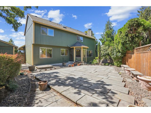 704 Se GREENWAY Dr, Gresham, OR 97080