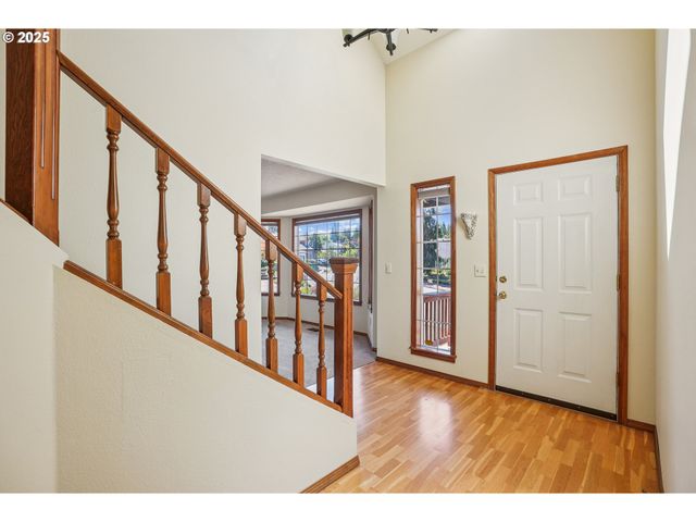 704 Se GREENWAY Dr, Gresham, OR 97080