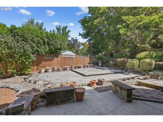 704 Se GREENWAY Dr, Gresham, OR 97080