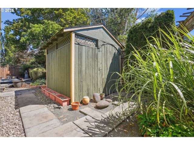 704 Se GREENWAY Dr, Gresham, OR 97080