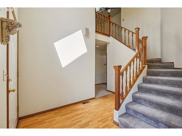 704 Se GREENWAY Dr, Gresham, OR 97080