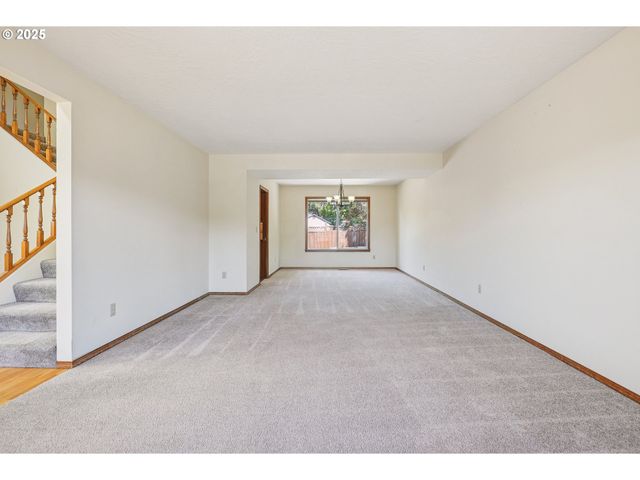 704 Se GREENWAY Dr, Gresham, OR 97080