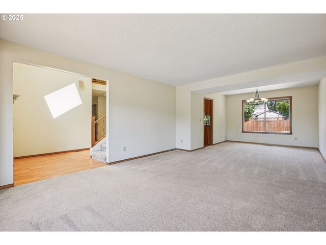 704 Se GREENWAY Dr, Gresham, OR 97080