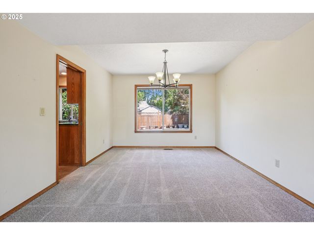 704 Se GREENWAY Dr, Gresham, OR 97080