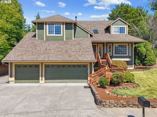 704 Se GREENWAY Dr, Gresham, OR 97080