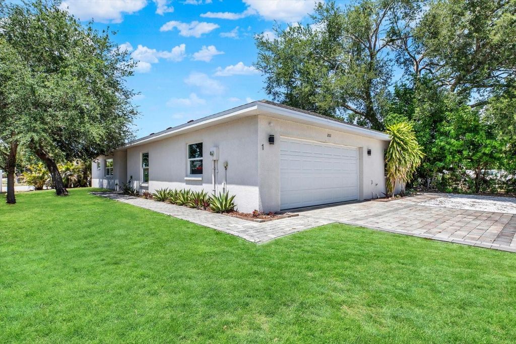 2011 OUTER DRIVE, Sarasota, FL 34231