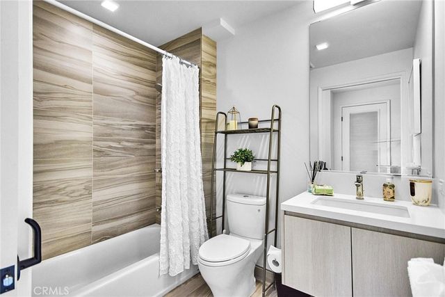 1050 S Grand 2001, Los Angeles, CA 90015