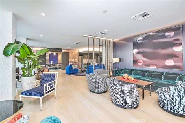 1050 S Grand 2001, Los Angeles, CA 90015