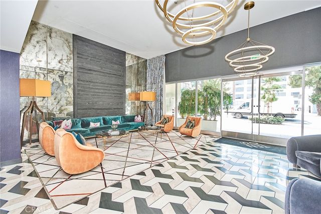1050 S Grand 2001, Los Angeles, CA 90015