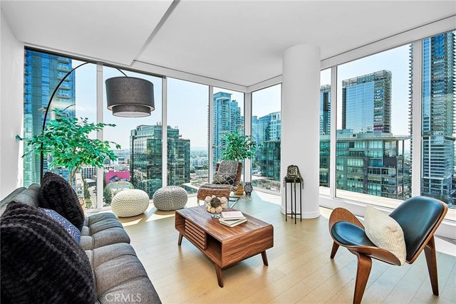 1050 S Grand 2001, Los Angeles, CA 90015