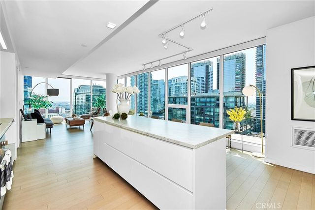 1050 S Grand 2001, Los Angeles, CA 90015