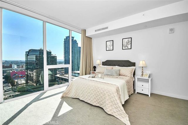 1050 S Grand 2001, Los Angeles, CA 90015