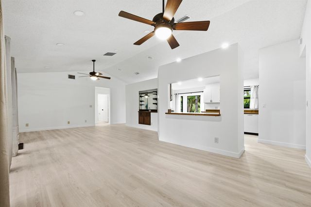 7380 155TH Place N, Palm Beach Gardens, FL 33418