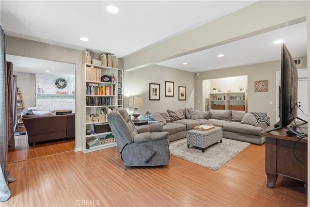 10808 Des Moines, Porter Ranch, CA 91326