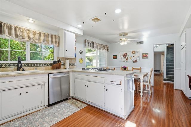 10808 Des Moines, Porter Ranch, CA 91326