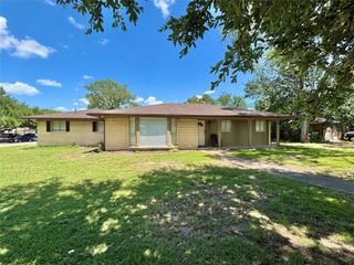 1121 Park Center Street, Benbrook, TX 76126