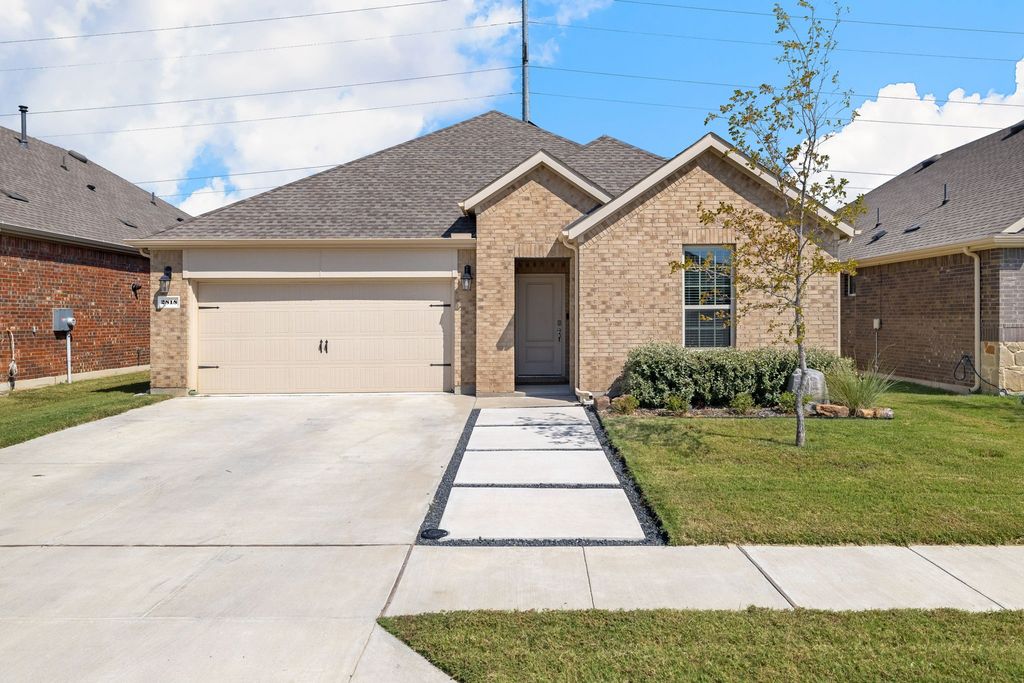 2818 N.Moccasin Lane, Aubrey, TX 76227