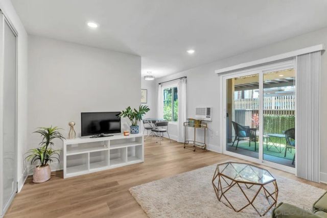8644 Via Mallorca F, La Jolla, CA 92037