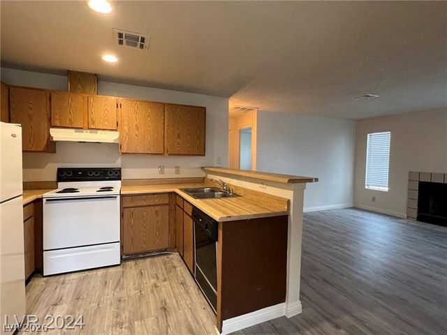 1872 Cosmic Drive, Las Vegas, NV 89115