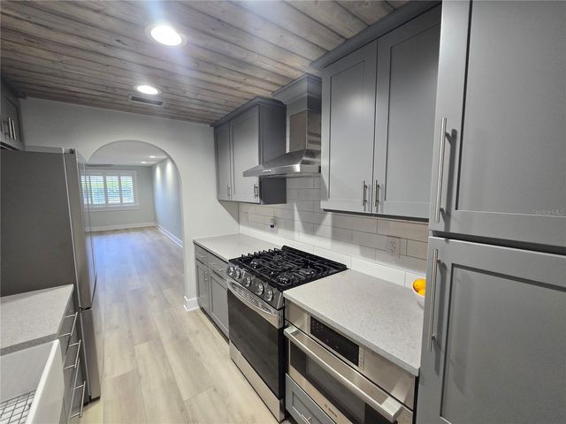 5750 80TH STREET N A106, St Petersburg, FL 33709