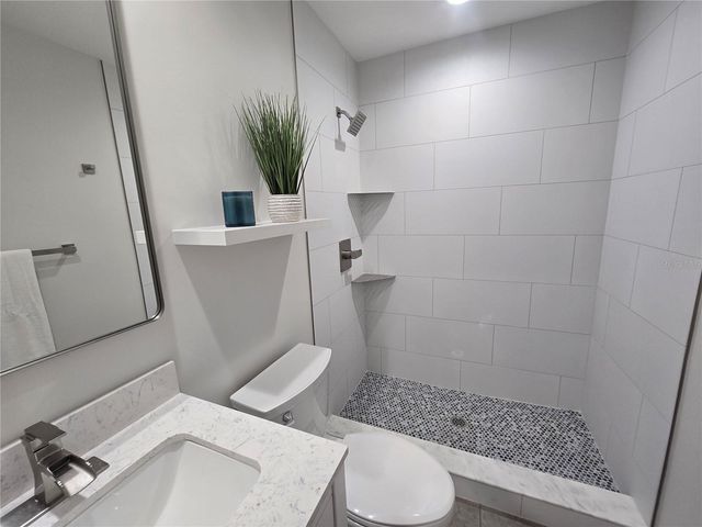 5750 80TH STREET N A106, St Petersburg, FL 33709