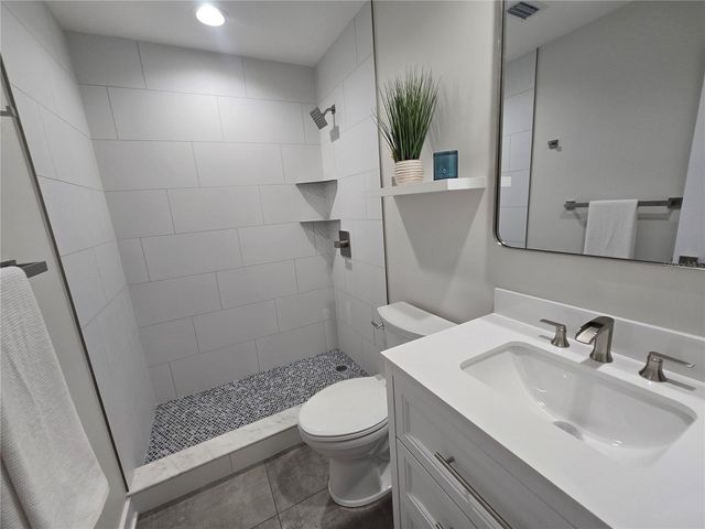 5750 80TH STREET N A106, St Petersburg, FL 33709