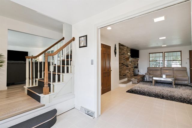 1132 W Ridgeway Avenue, Waterloo, IA 50701