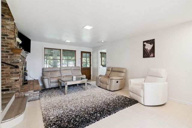 1132 W Ridgeway Avenue, Waterloo, IA 50701