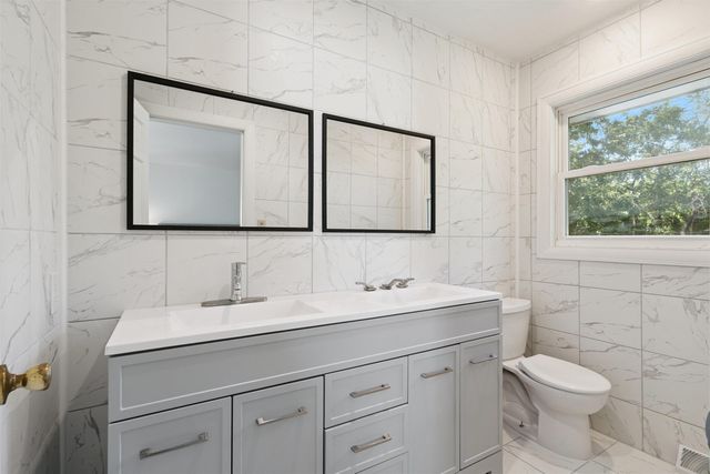 1132 W Ridgeway Avenue, Waterloo, IA 50701