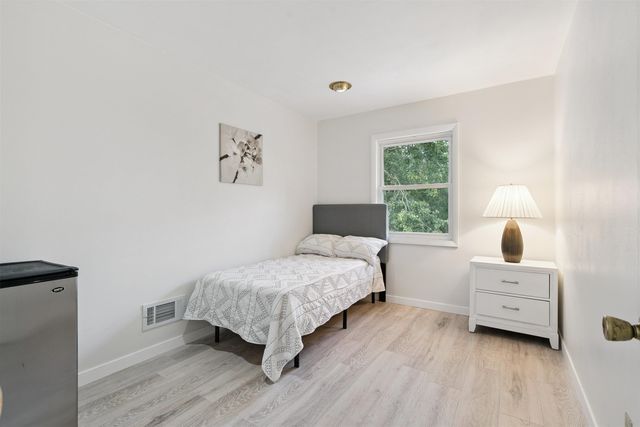 1132 W Ridgeway Avenue, Waterloo, IA 50701