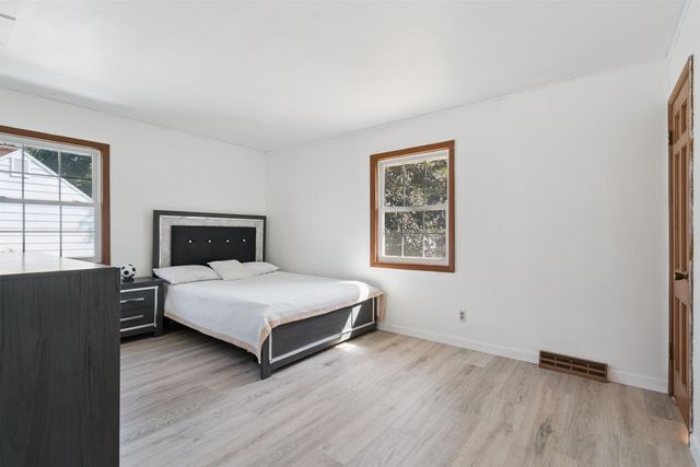 1132 W Ridgeway Avenue, Waterloo, IA 50701