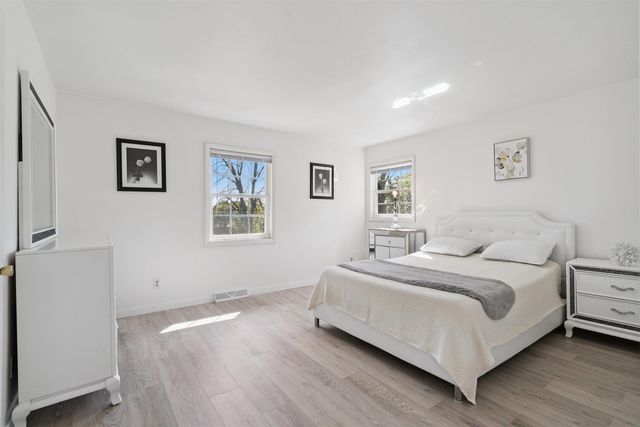 1132 W Ridgeway Avenue, Waterloo, IA 50701