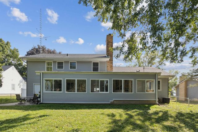 1132 W Ridgeway Avenue, Waterloo, IA 50701