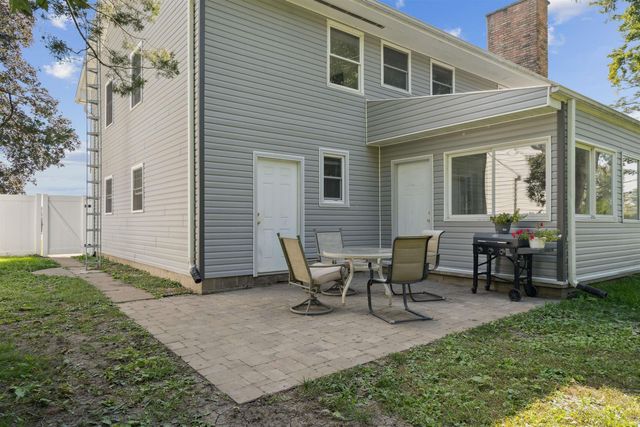 1132 W Ridgeway Avenue, Waterloo, IA 50701