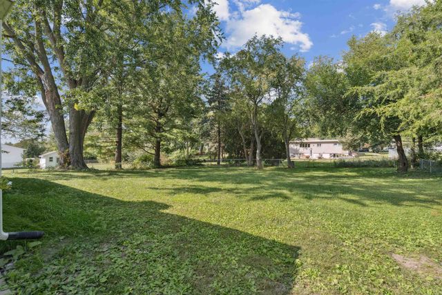 1132 W Ridgeway Avenue, Waterloo, IA 50701