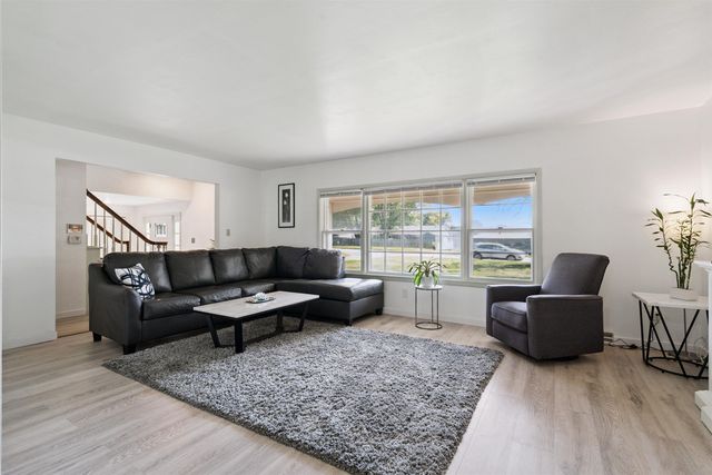 1132 W Ridgeway Avenue, Waterloo, IA 50701