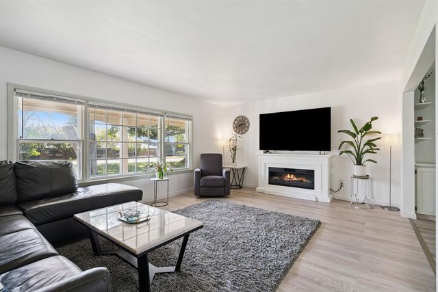 1132 W Ridgeway Avenue, Waterloo, IA 50701