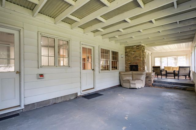 1132 W Ridgeway Avenue, Waterloo, IA 50701