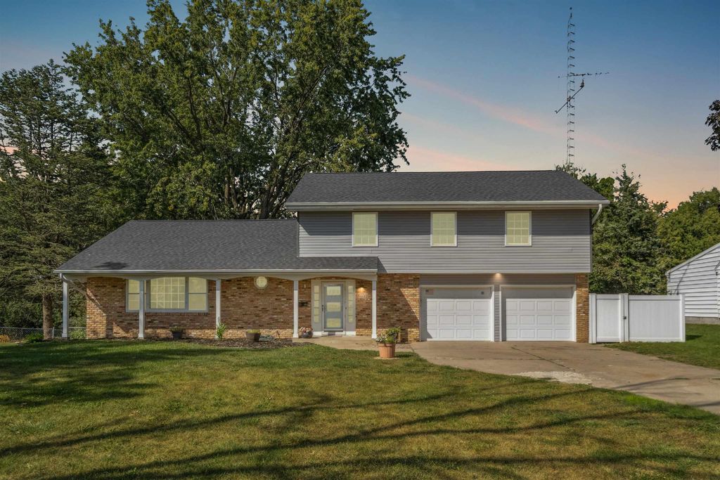 1132 W Ridgeway Avenue, Waterloo, IA 50701