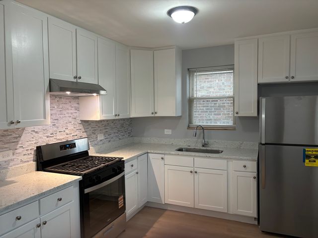 9415 S EMERALD Avenue, Chicago, IL 60620