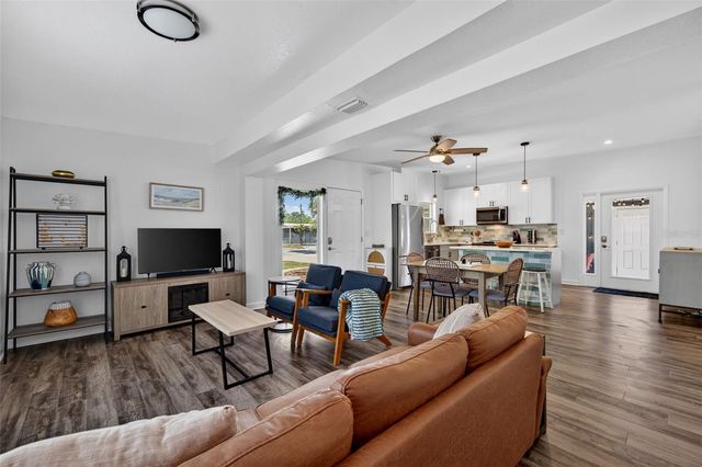 6318 21ST AVENUE N, St Petersburg, FL 33710