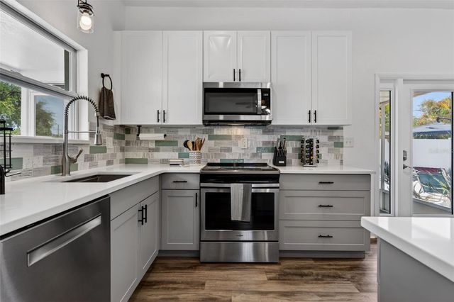 6318 21ST AVENUE N, St Petersburg, FL 33710