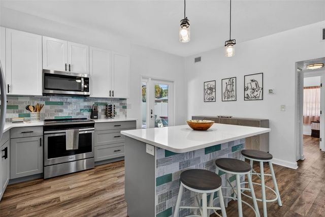 6318 21ST AVENUE N, St Petersburg, FL 33710