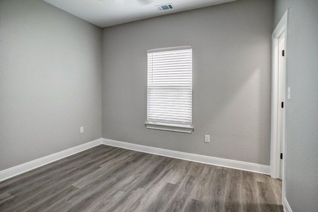 121 S Kanaio DR, Bastrop, TX 78602