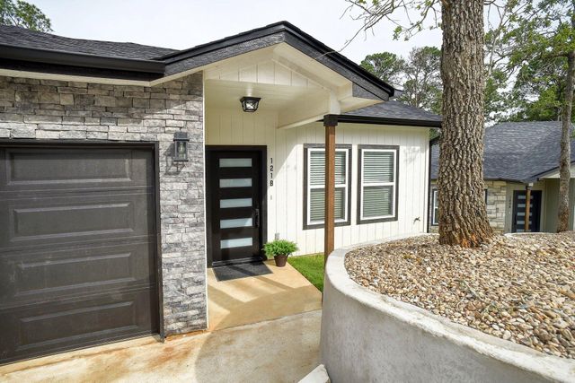 121 S Kanaio DR, Bastrop, TX 78602