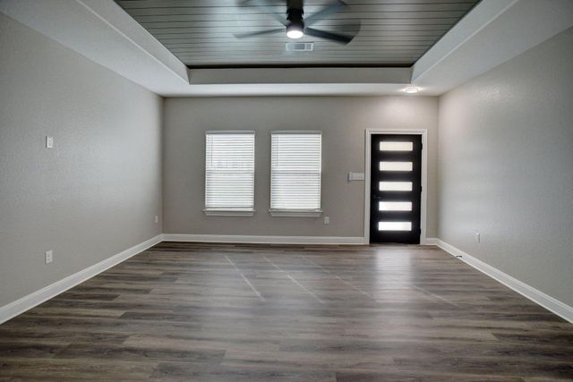 121 S Kanaio DR, Bastrop, TX 78602
