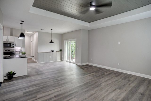 121 S Kanaio DR, Bastrop, TX 78602