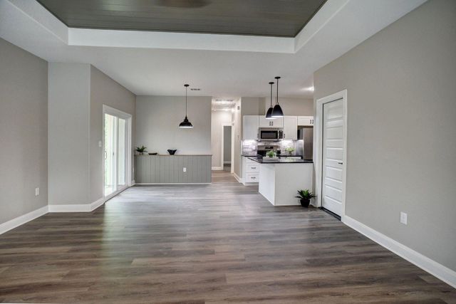 121 S Kanaio DR, Bastrop, TX 78602